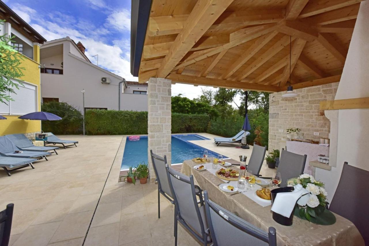 Apartments House Anna For Max 13 Persons In Porec, Pet Friendly エクステリア 写真