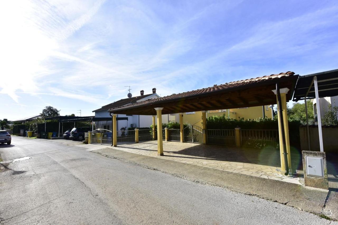 Apartments House Anna For Max 13 Persons In Porec, Pet Friendly エクステリア 写真