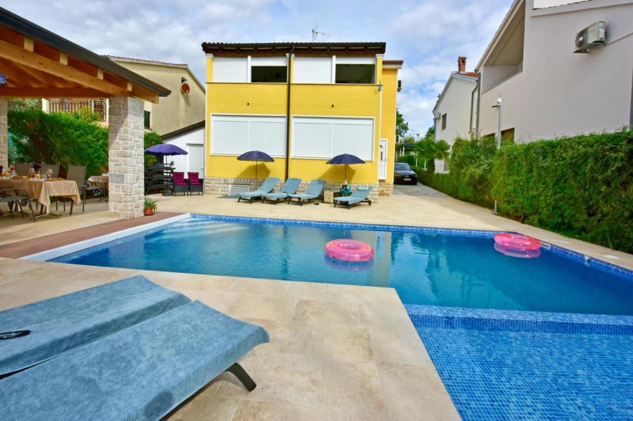 Apartments House Anna For Max 13 Persons In Porec, Pet Friendly エクステリア 写真