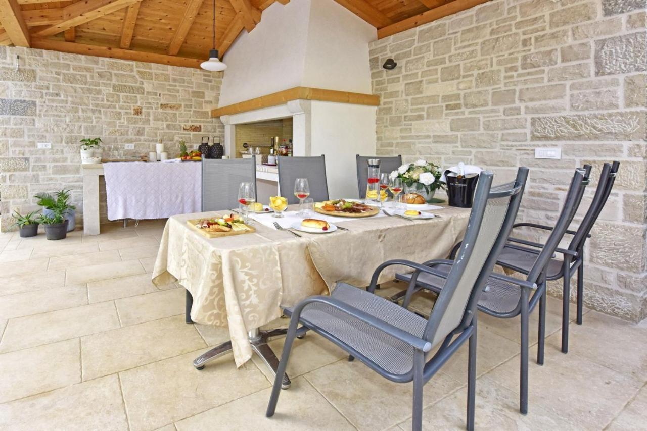 Apartments House Anna For Max 13 Persons In Porec, Pet Friendly エクステリア 写真