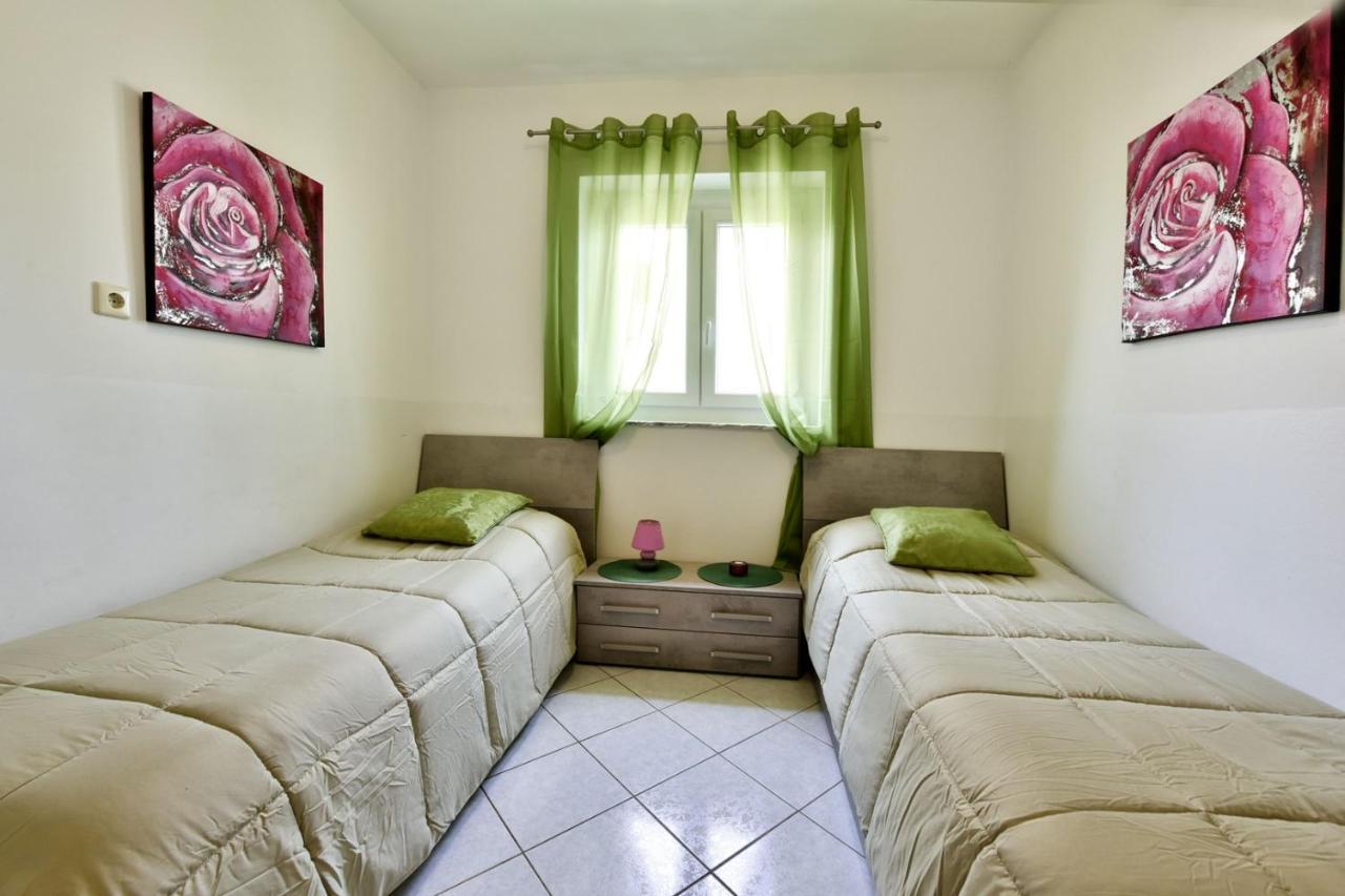 Apartments House Anna For Max 13 Persons In Porec, Pet Friendly エクステリア 写真