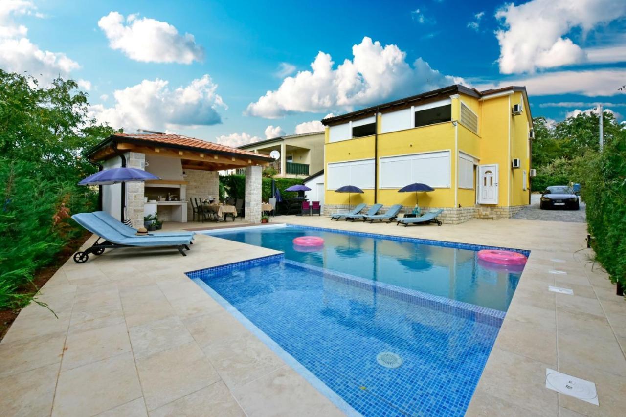 Apartments House Anna For Max 13 Persons In Porec, Pet Friendly エクステリア 写真