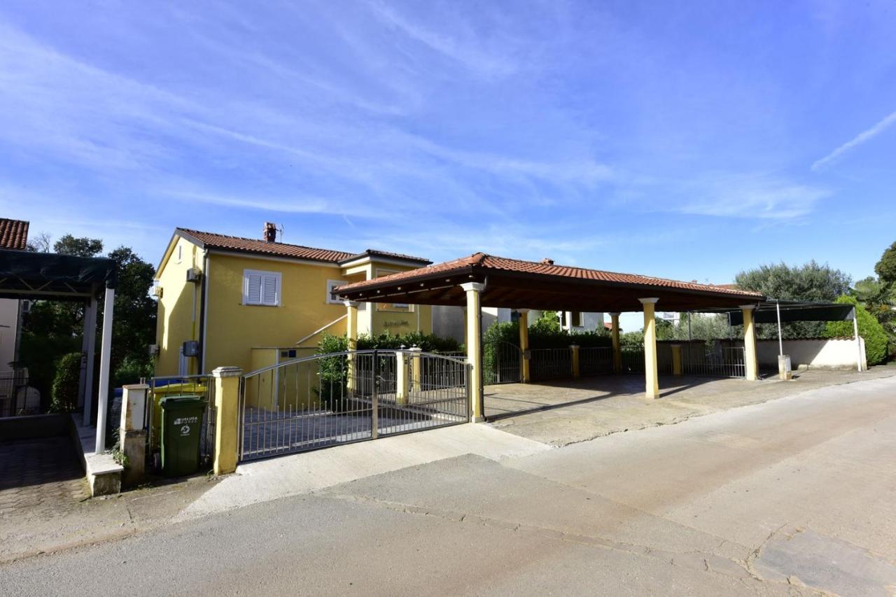 Apartments House Anna For Max 13 Persons In Porec, Pet Friendly エクステリア 写真