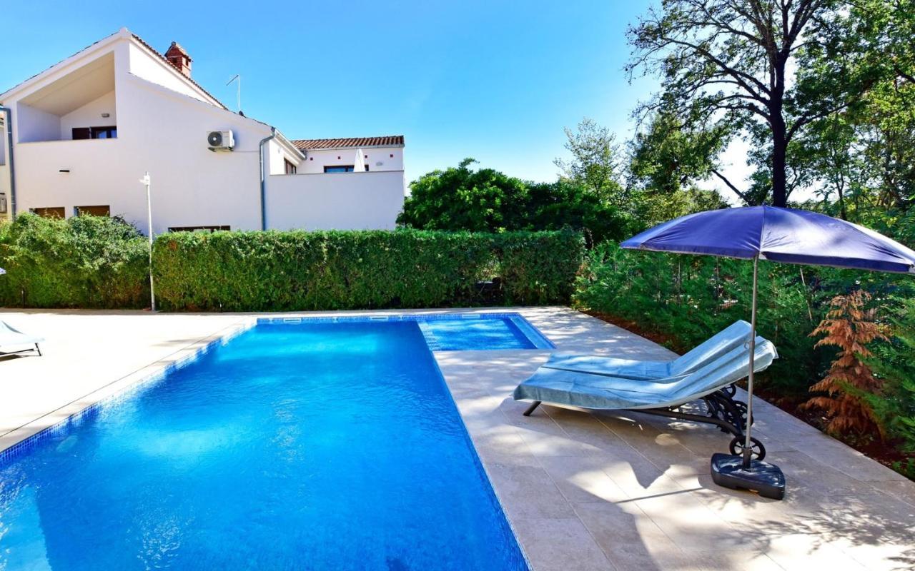 Apartments House Anna For Max 13 Persons In Porec, Pet Friendly エクステリア 写真