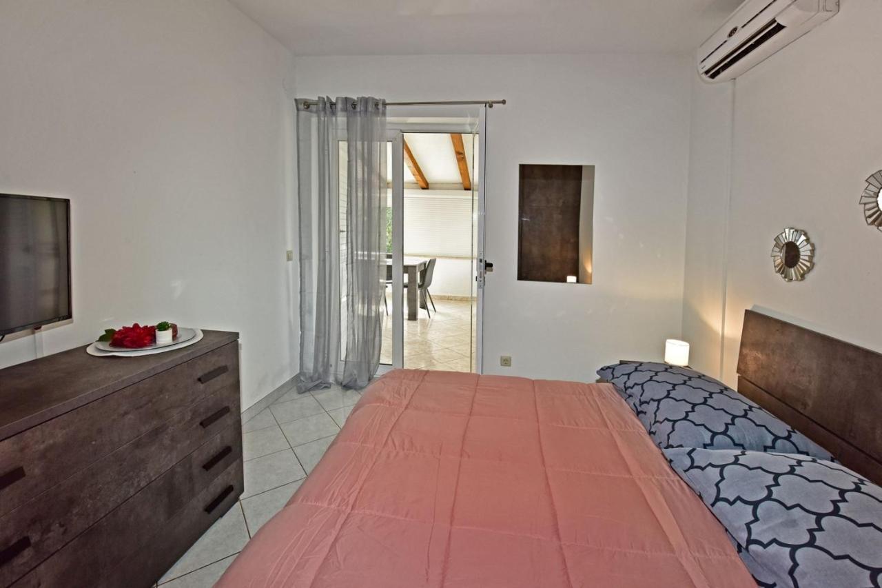 Apartments House Anna For Max 13 Persons In Porec, Pet Friendly エクステリア 写真