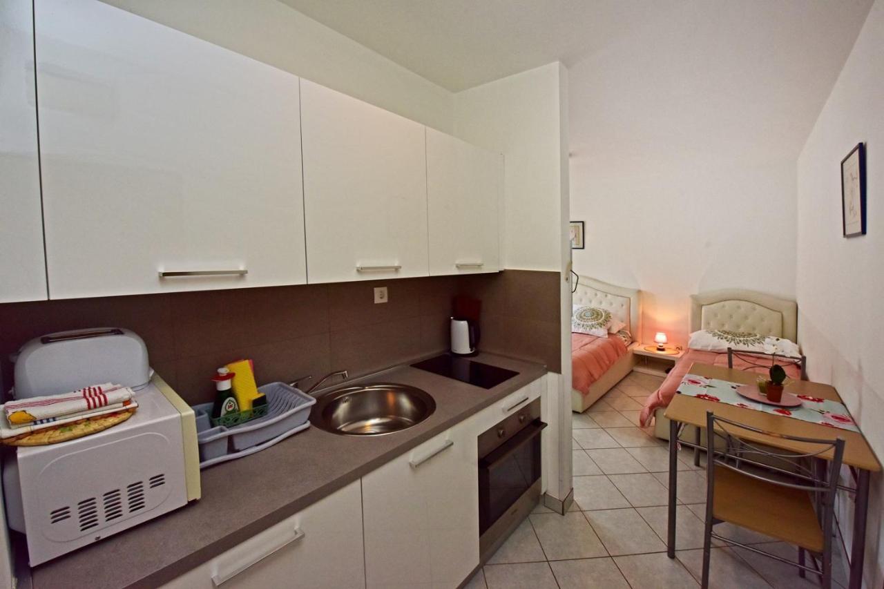 Apartments House Anna For Max 13 Persons In Porec, Pet Friendly エクステリア 写真