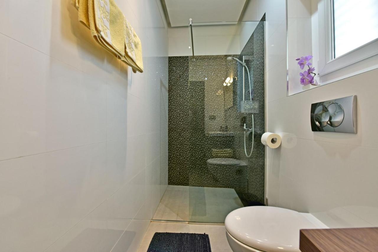 Apartments House Anna For Max 13 Persons In Porec, Pet Friendly エクステリア 写真