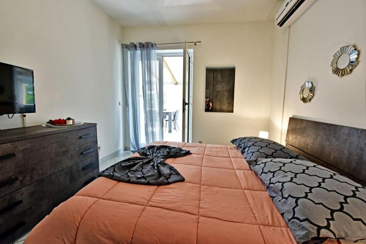 Apartments House Anna For Max 13 Persons In Porec, Pet Friendly エクステリア 写真
