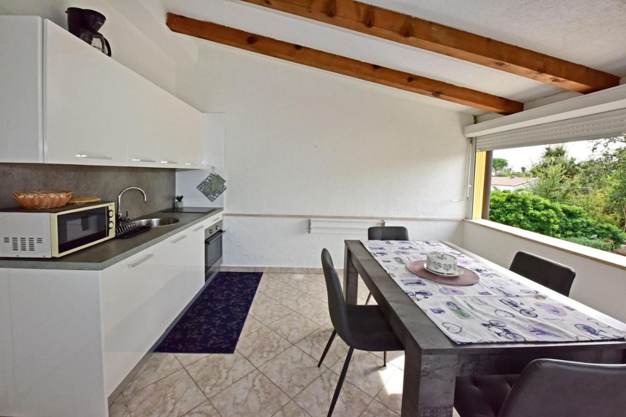 Apartments House Anna For Max 13 Persons In Porec, Pet Friendly エクステリア 写真