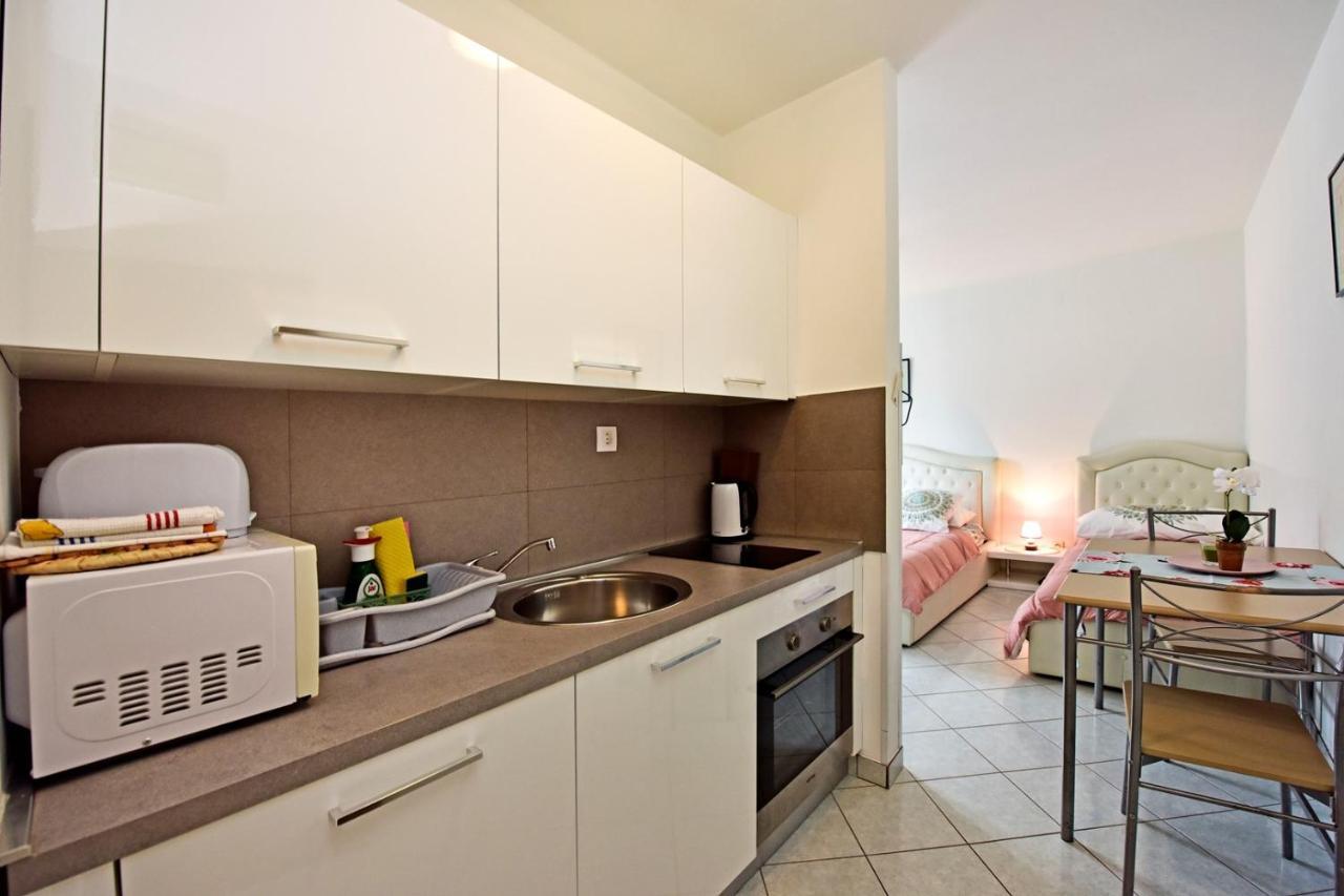 Apartments House Anna For Max 13 Persons In Porec, Pet Friendly エクステリア 写真