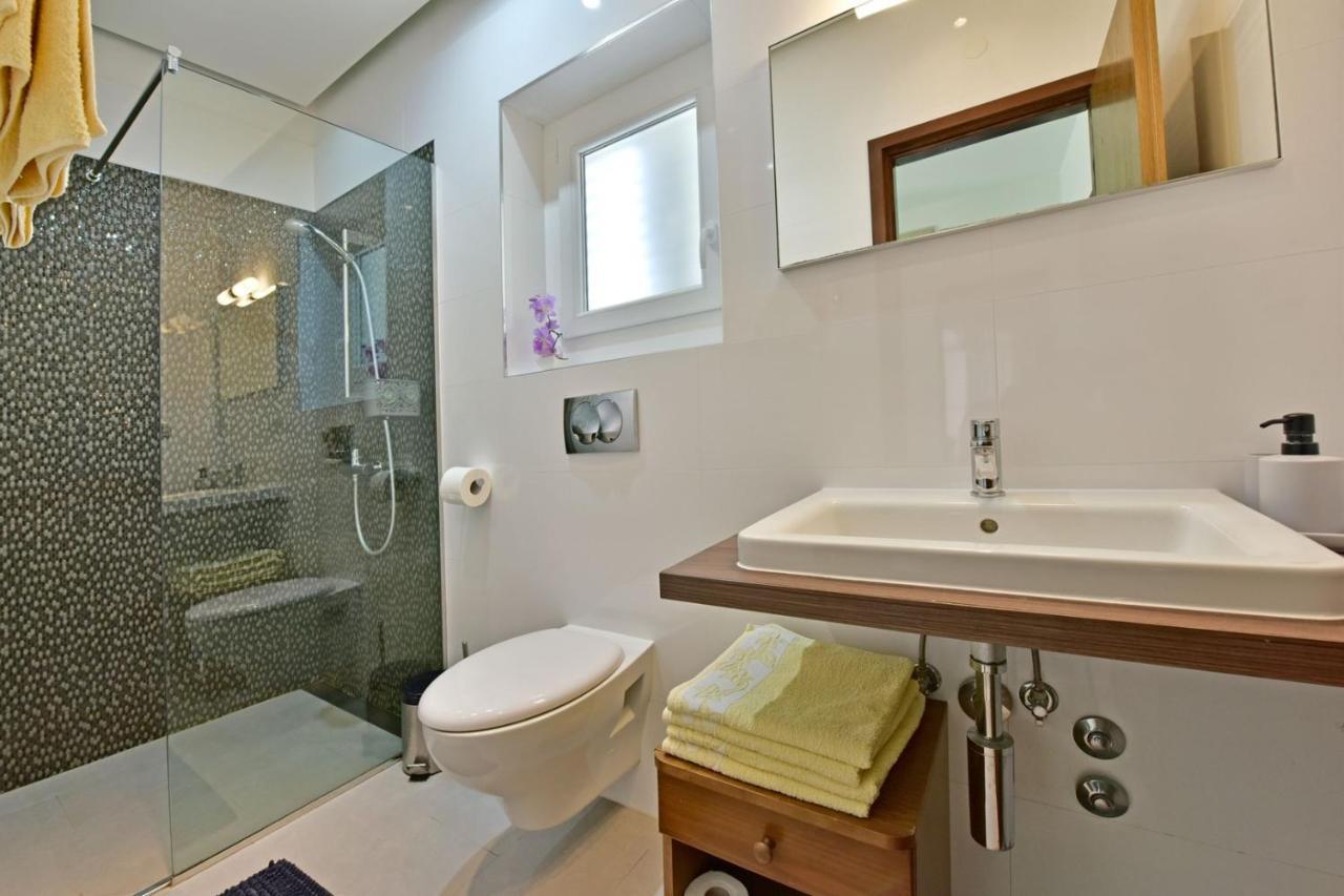 Apartments House Anna For Max 13 Persons In Porec, Pet Friendly エクステリア 写真