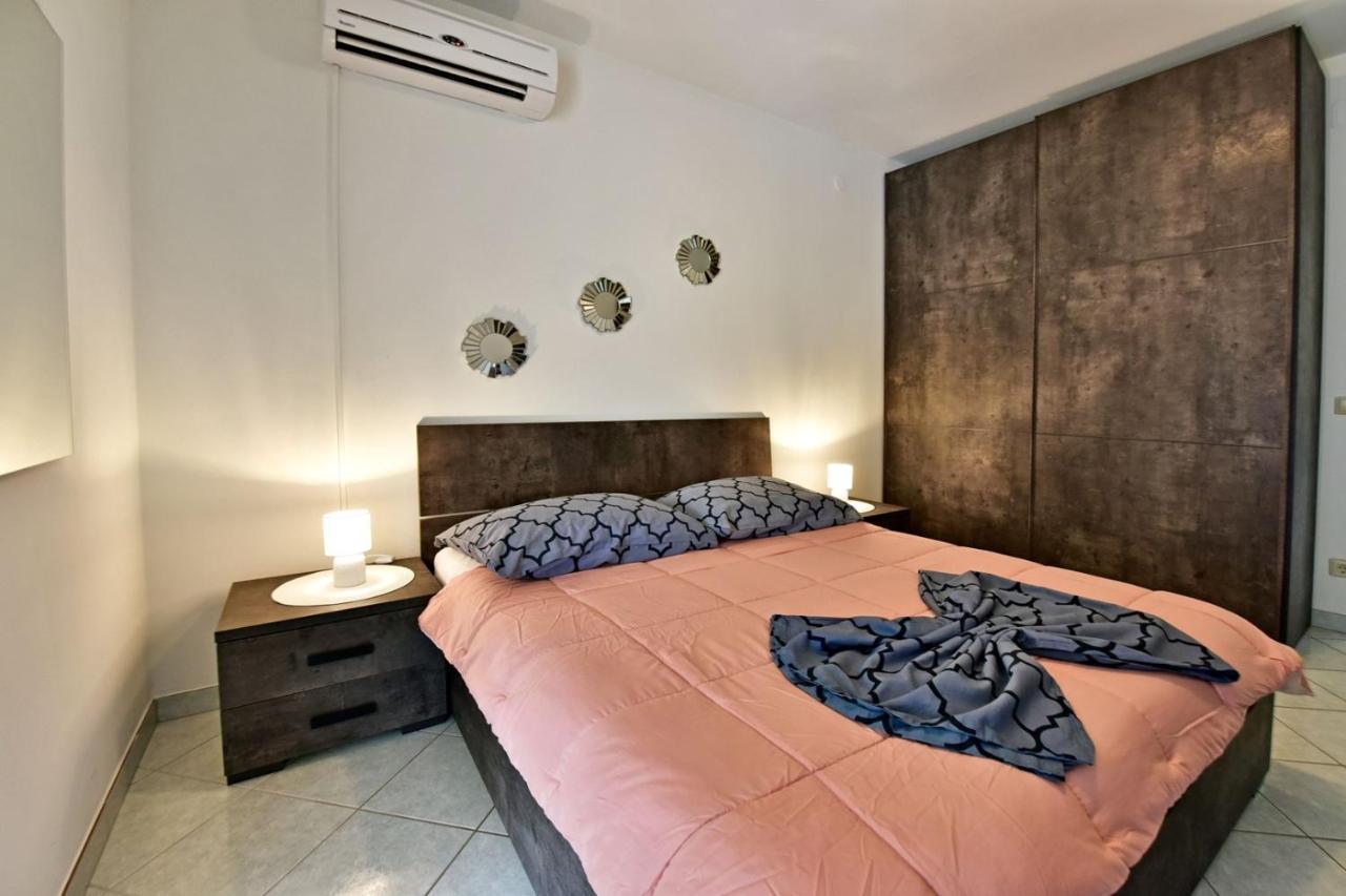 Apartments House Anna For Max 13 Persons In Porec, Pet Friendly エクステリア 写真