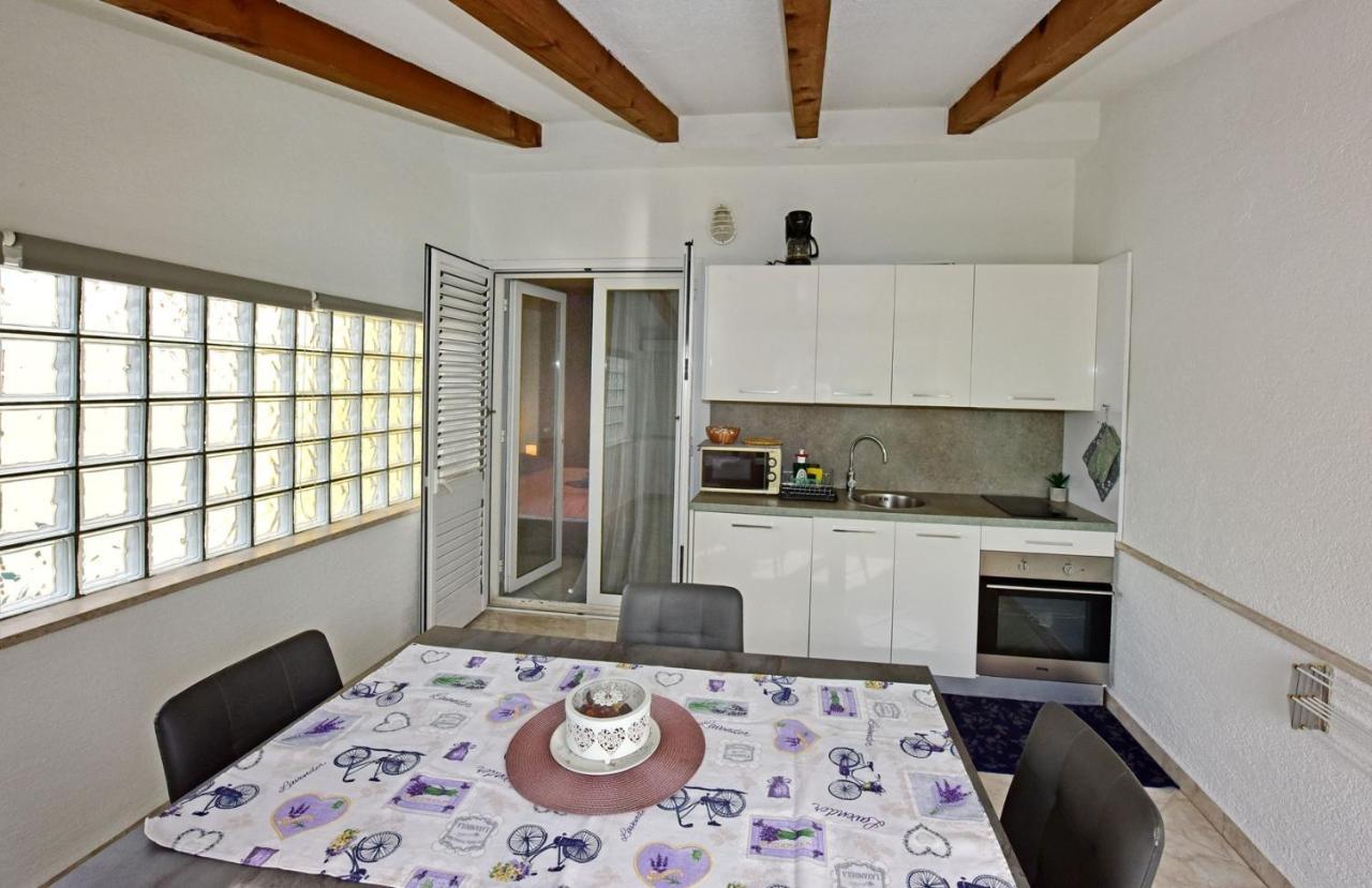 Apartments House Anna For Max 13 Persons In Porec, Pet Friendly エクステリア 写真