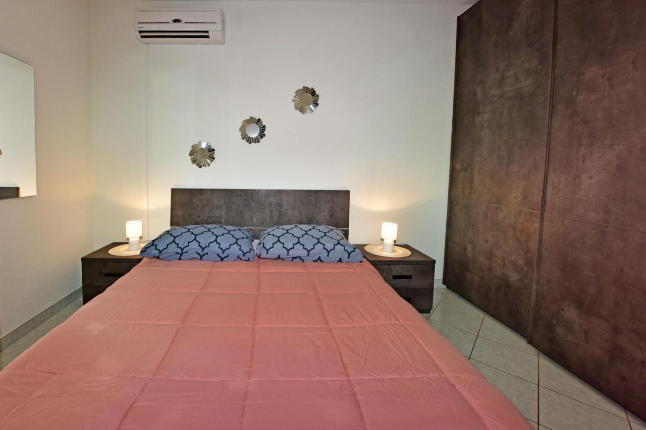 Apartments House Anna For Max 13 Persons In Porec, Pet Friendly エクステリア 写真