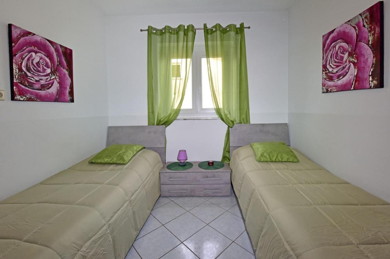 Apartments House Anna For Max 13 Persons In Porec, Pet Friendly エクステリア 写真