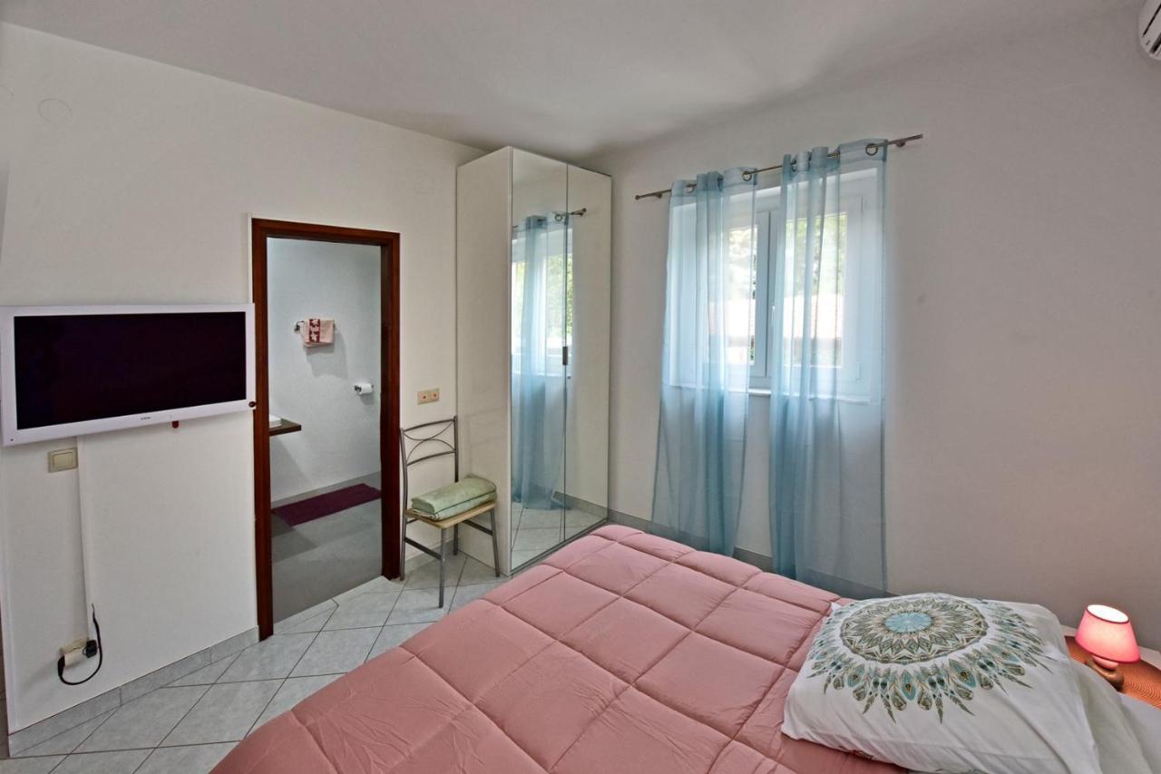 Apartments House Anna For Max 13 Persons In Porec, Pet Friendly エクステリア 写真
