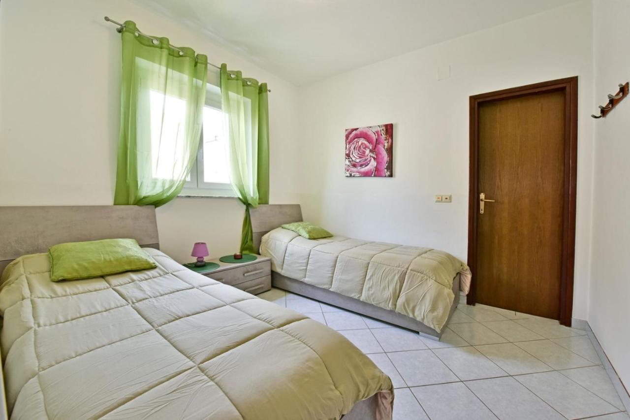 Apartments House Anna For Max 13 Persons In Porec, Pet Friendly エクステリア 写真