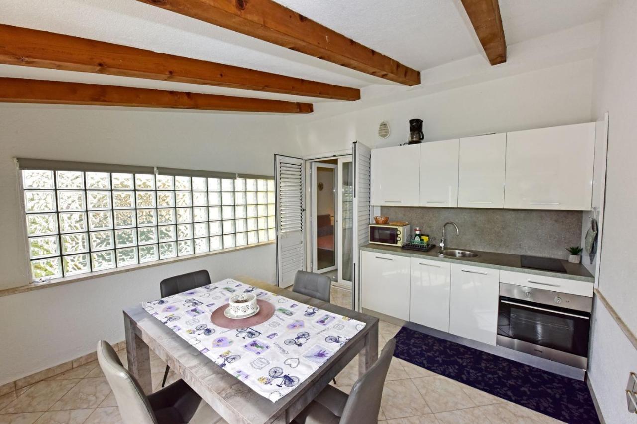 Apartments House Anna For Max 13 Persons In Porec, Pet Friendly エクステリア 写真